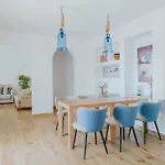 Santo Tomas - Adriana Villa *