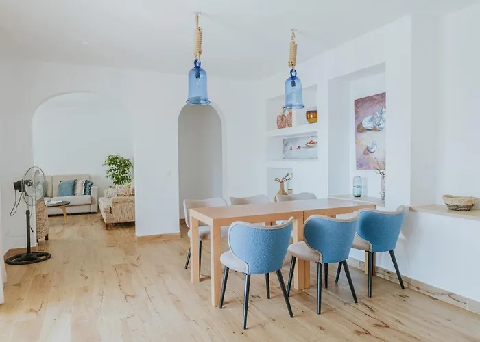 Santo Tomas - Adriana Villa *